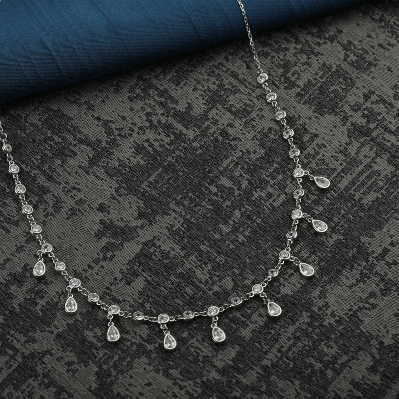 925 Silver Queens Necklace displayed on festive background – stylish silver necklace with detailed craftsmanship.