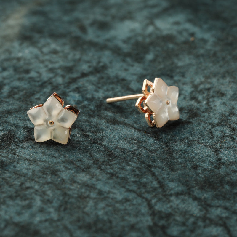 Close-up of Rose Gold Spinning Flower Earrings – Raksha Bandhan gift idea for sisters and loved ones