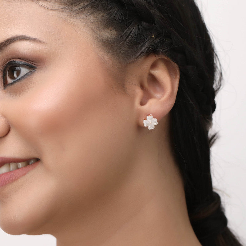 Model styling Silver Spinning Heart Stud Earrings – Navratri accessory for cultural celebrations