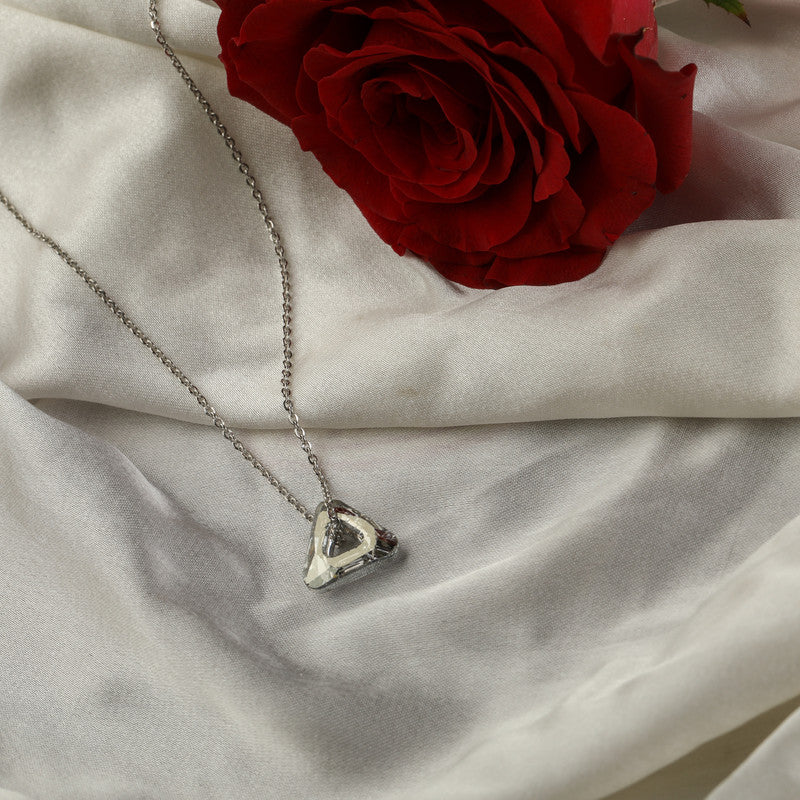 Modern 925 Silver Trigo Pendant Necklace beautifully displayed – ideal festive gift for loved ones.