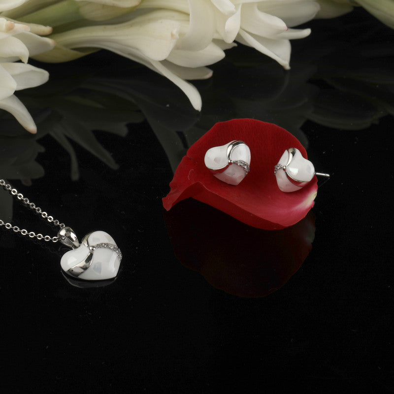 925 silver white heart pendant set displayed with props – romantic silver accessory