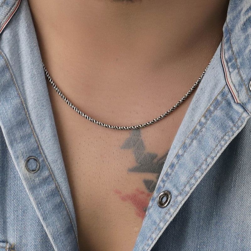 Man wearing 925 Sterling Silver Mamba Chain Necklace with Bold Snake Chain Design