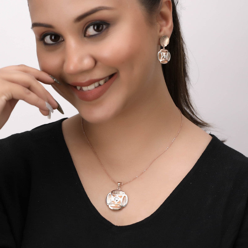 Woman showcasing the Megnum silver pendant, chic accessory for weddings and celebrations.