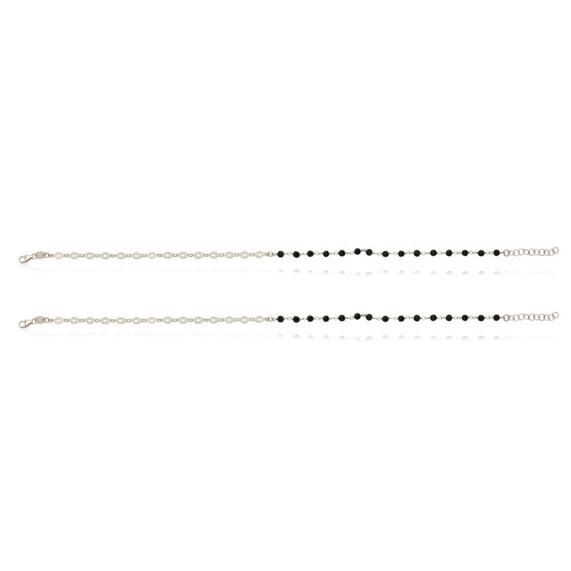 Minimalist enchanting anklet in 925 silver, chic choice for Bhai Dooj gifts and wedding outfits.