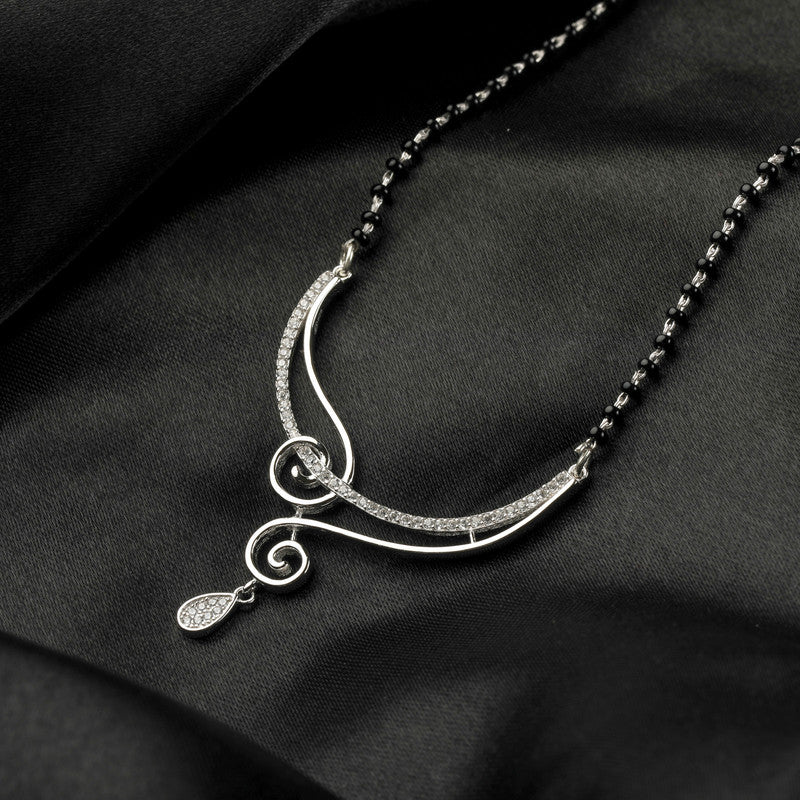 925 sterling silver classic mangalsutra – stylish festive gift for weddings, Karva Chauth, and New Year celebrations.