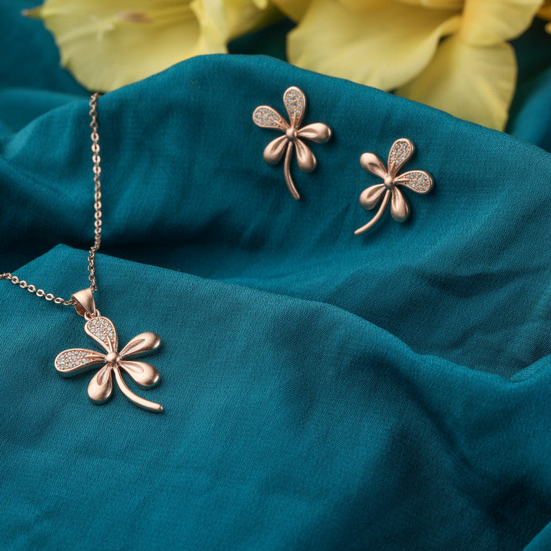 Shining 925 silver five leaf pendant set, perfect for Diwali nights and wedding looks.