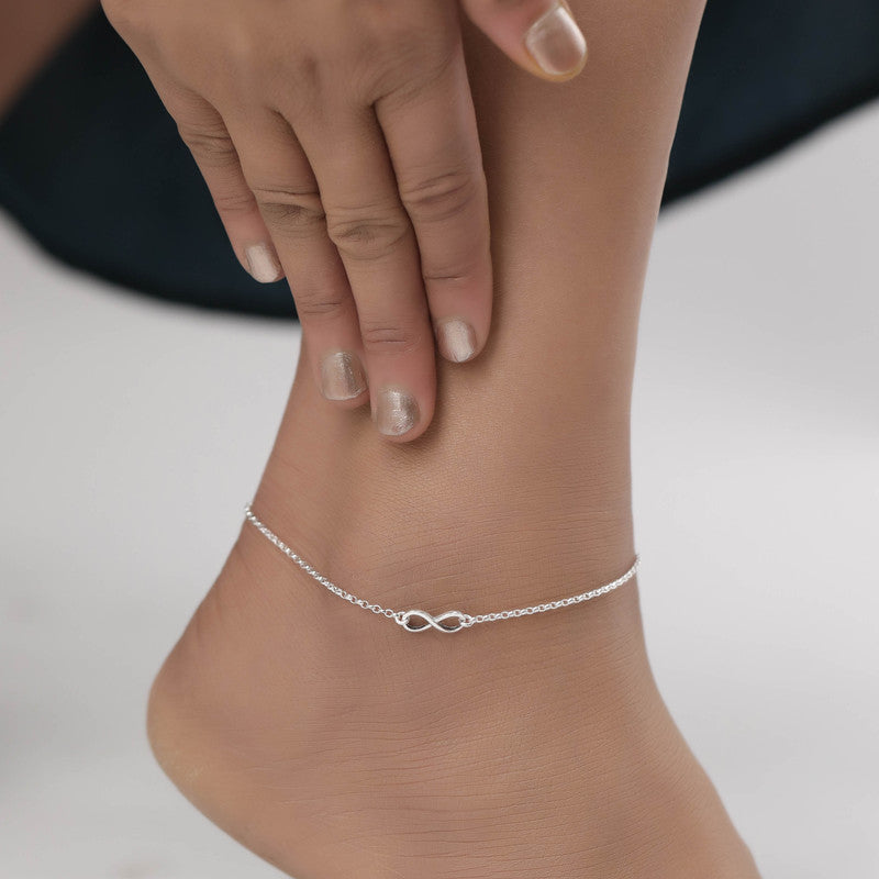 Woman styled in silver infinity anklet, elegant jewellery for Navratri wear and festive outfits.