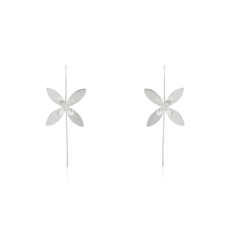 925 silver leaf dangle earrings for women – elegant festive jewellery for Diwali, Navratri, and wedding celebrations.