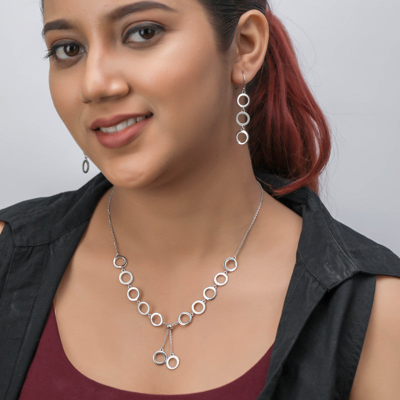 Woman wearing 925 silver linked ring pendant necklace — stylish silver jewellery gift for weddings and Karwa Chauth.