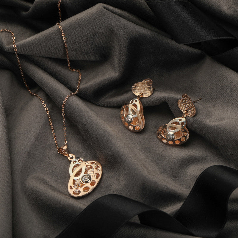 Gleaming 925 silver lock pendant, perfect accessory for Diwali wear and evening parties.