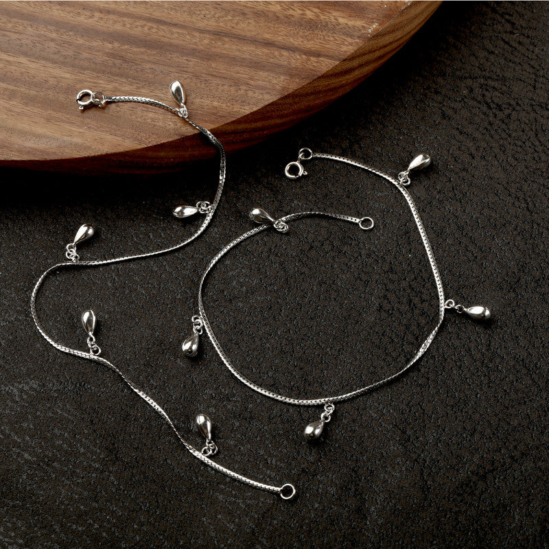 Shining 925 silver oval drop anklet, radiant accessory for Karwa Chauth and Diwali wear.
