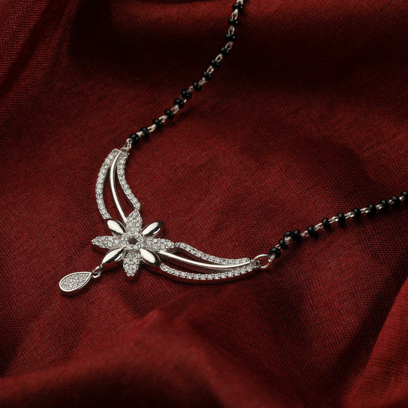 925 sterling silver petals mangalsutra – stylish festive gift for weddings, Karva Chauth, and New Year celebrations.