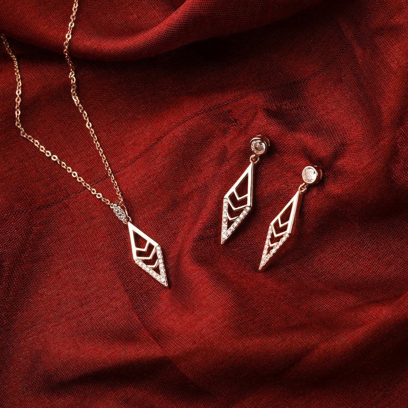 Shining 925 silver rhombus pendant set, perfect for Diwali nights and wedding looks.