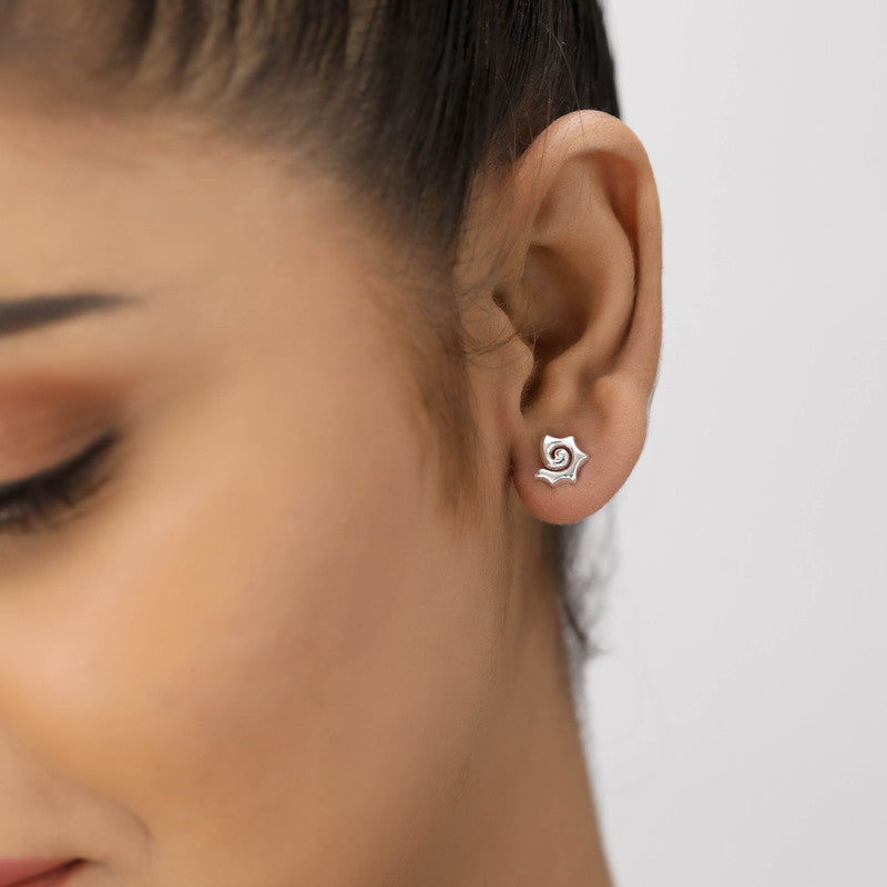 Trendy 925 silver seashell stud earrings on model – perfect festive jewellery for Karva Chauth, Raksha Bandhan, and parties.