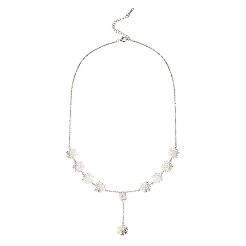 925 silver snowflake pendant necklace on white background — elegant festive jewellery gift for Diwali and Raksha Bandhan.