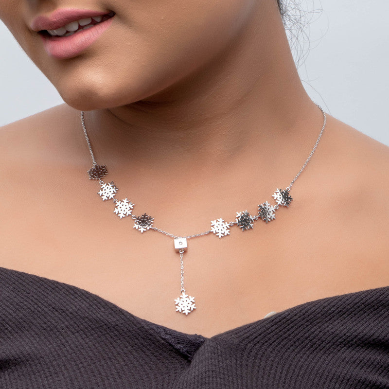 Woman wearing 925 silver snowflake pendant necklace — stylish silver jewellery gift for weddings and Karwa Chauth.
