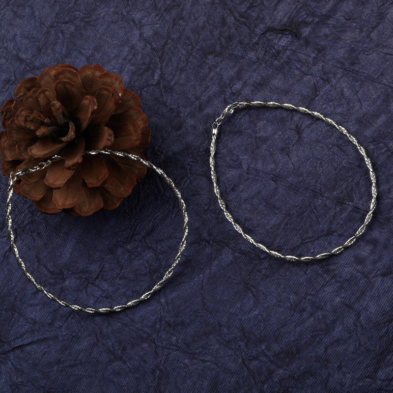 Shiny 925 silver twisted anklet, radiant accessory for Karwa Chauth and Diwali wear.