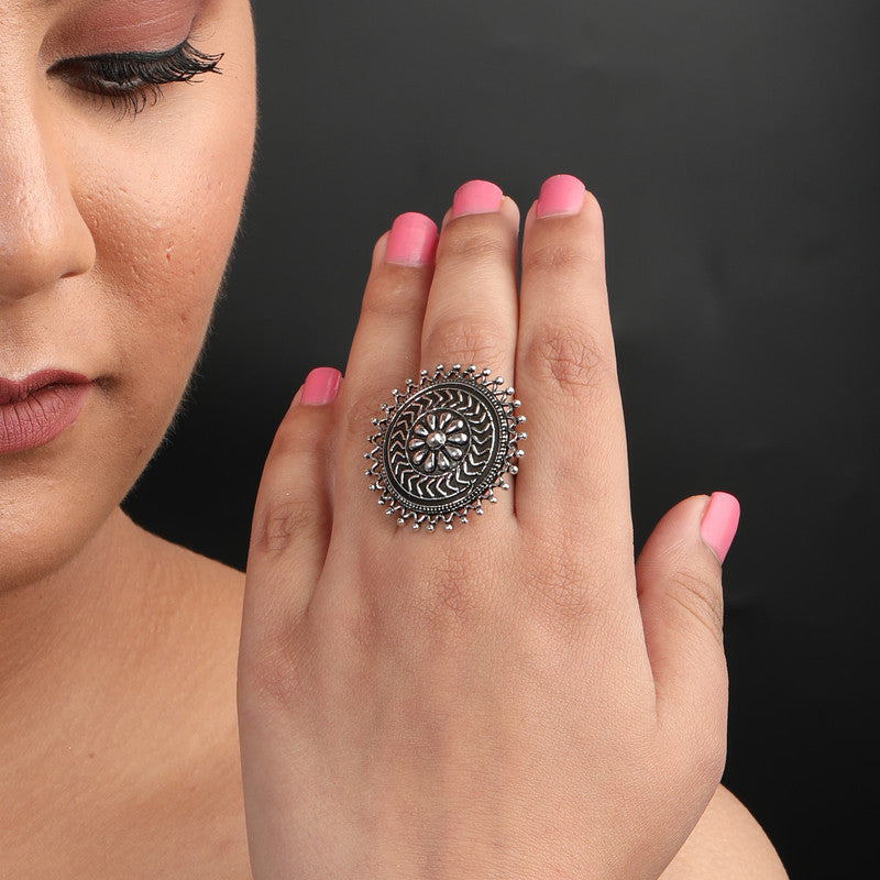 Model wearing Beautiful Chakra Antique Ring 925 Silver – stylish Navratri and wedding jewellery
