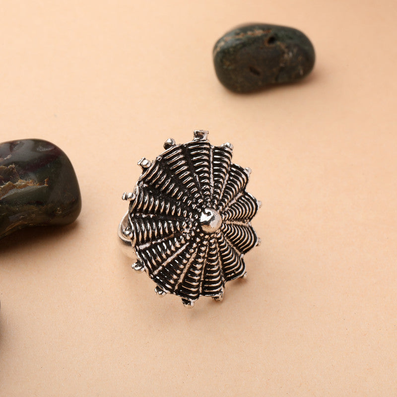 Filigree Antique 925 Silver Ring displayed on festive prop – Raksha Bandhan and Bhai Dooj gift idea