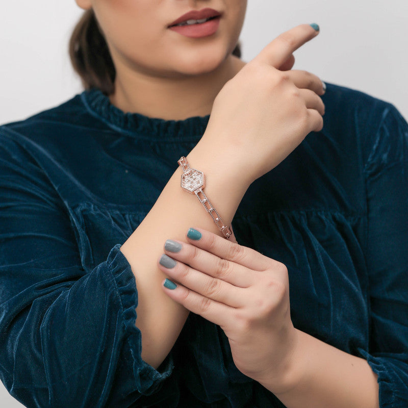 Festive Style with Hexagon Link Chain Bracelet – Trendy Silver Jewellery for Navratri & Wedding Celebrations