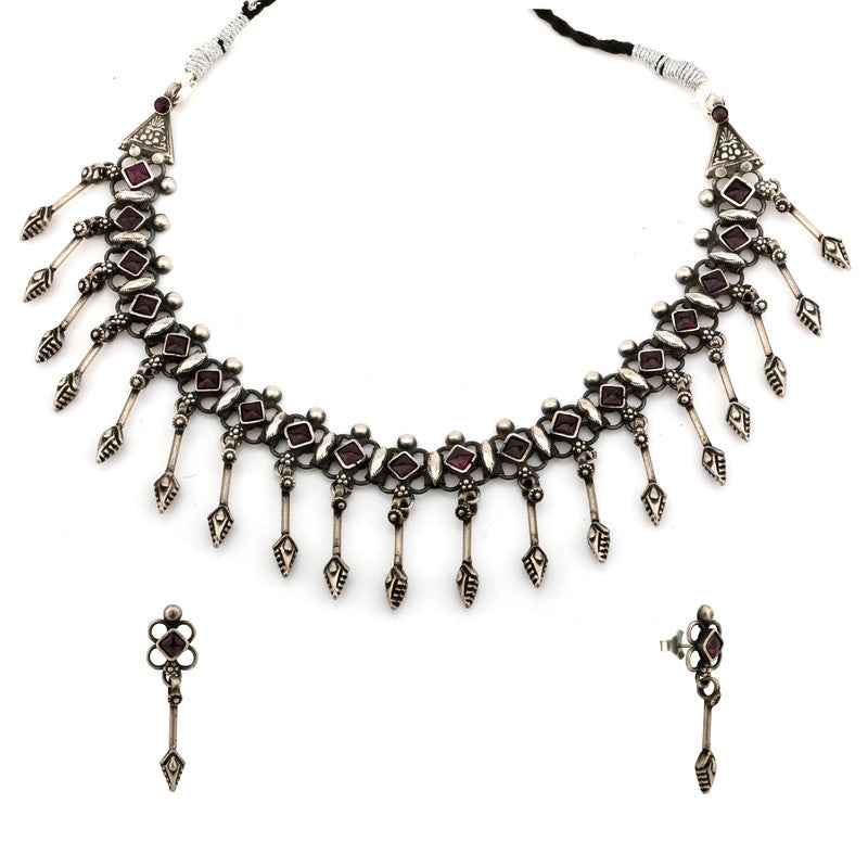 Close-up of Oxidized Silver Diamond Arrow Necklace pendant – detailed 925 silver jewellery for festivals