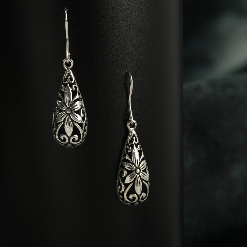 Designer Oxidized Silver Filigree Teardrop Earrings with Ethnic Backdrop – Traditional Silver Jewellery for Festive Celebrations