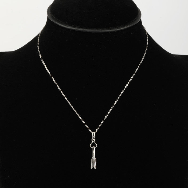 Men wearing Silver Arrow Chain Pendant – fashionable silver necklace for men