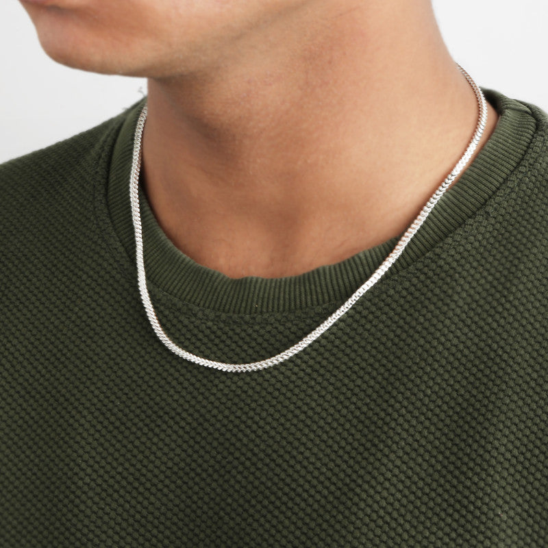 Men wearing Silver Cuban Curb Chain – trendy silver necklace for men’s fashion