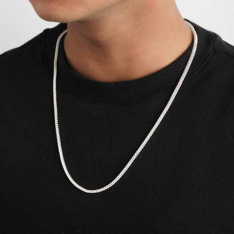 Men wearing Silver Finger Rusty Style Chain – trendy rugged silver necklace for men