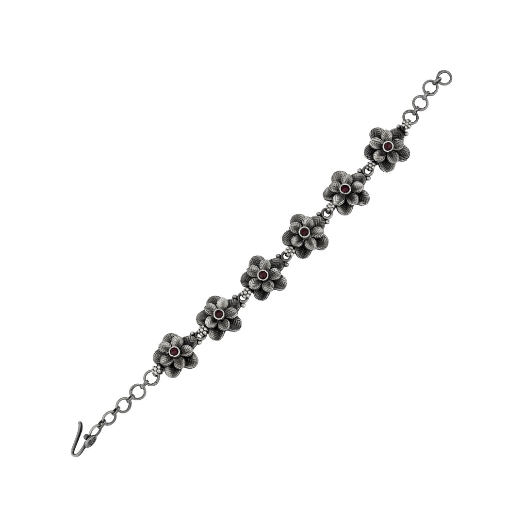 Close-up of vintage silver flower chain bracelet handcrafted detail.